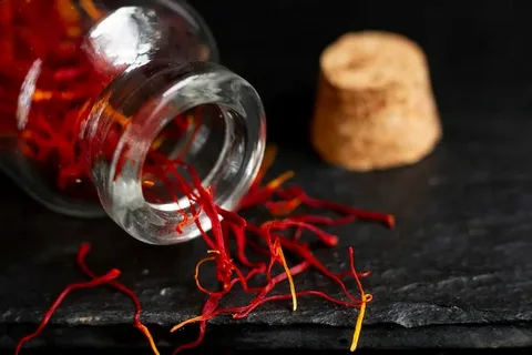 زعفران ارگانیک برداشت شده از مزارع سالم